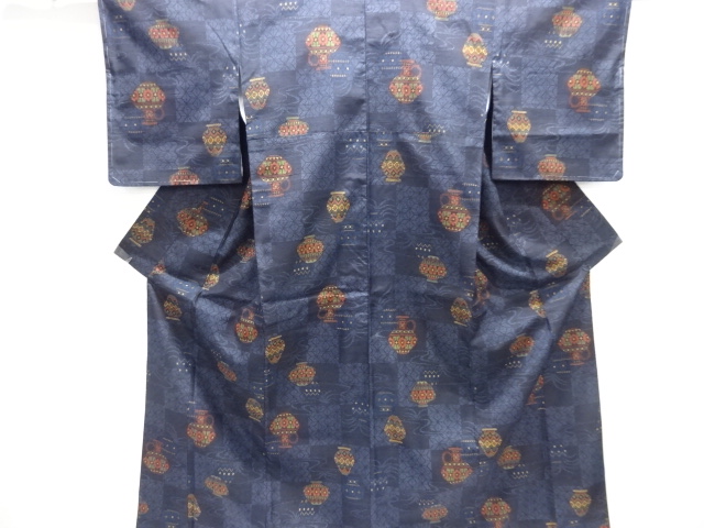 壷に花模様織り出し十日町紬着物